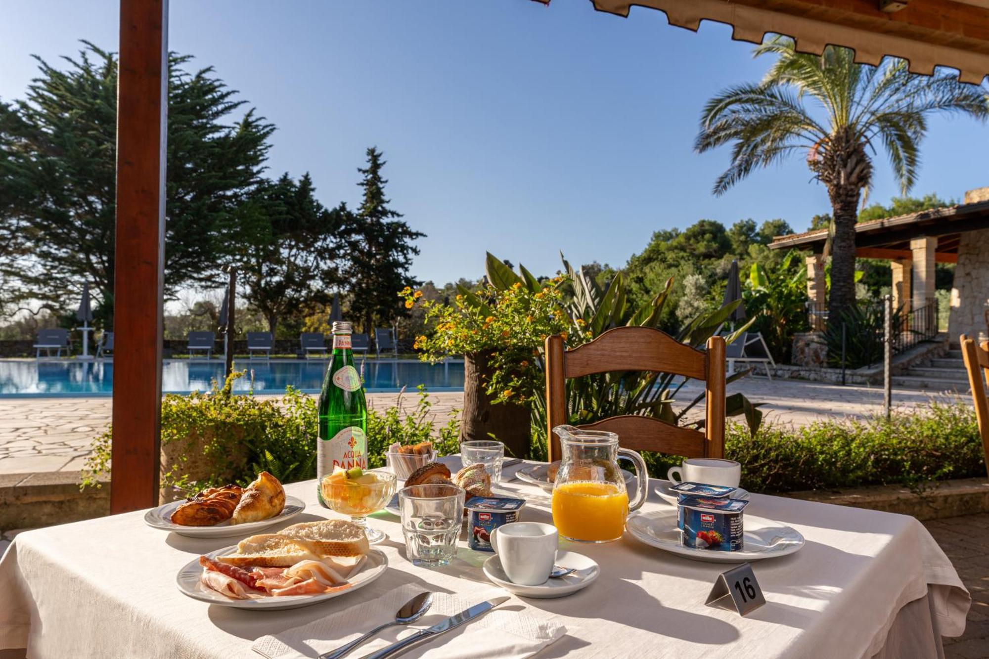 Hotel Masseria Le Pajare Presicce Exteriör bild